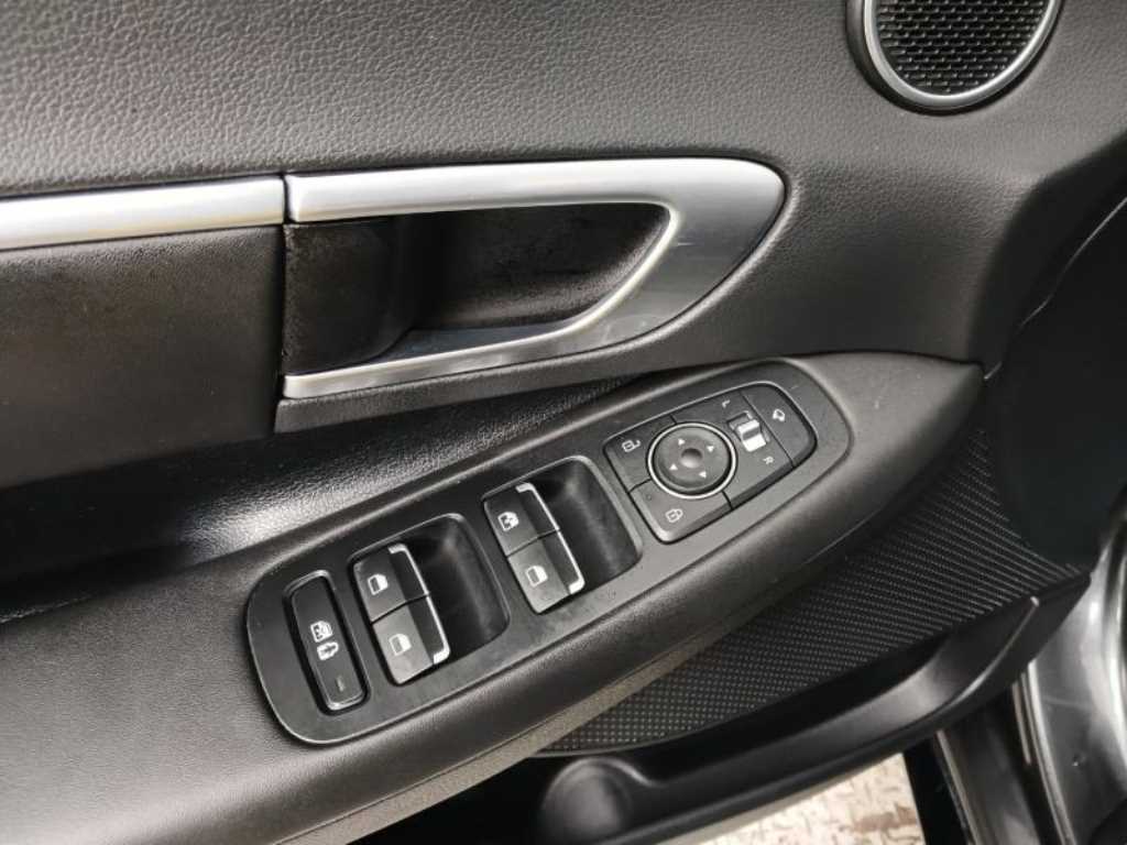 HYUNDAI Sonata - Vista 9