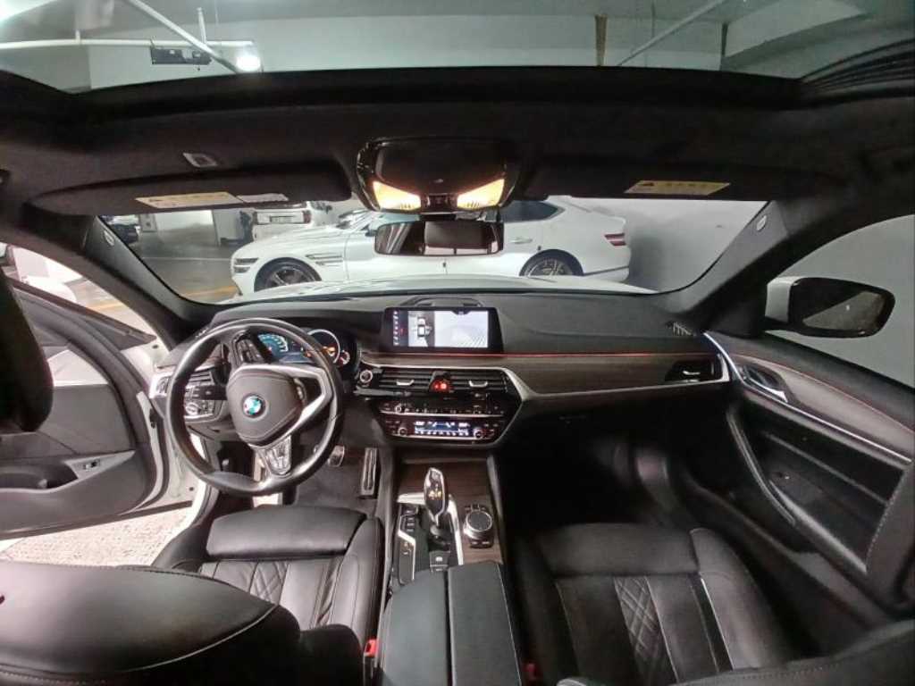 BMW 5 Series - Vista 5
