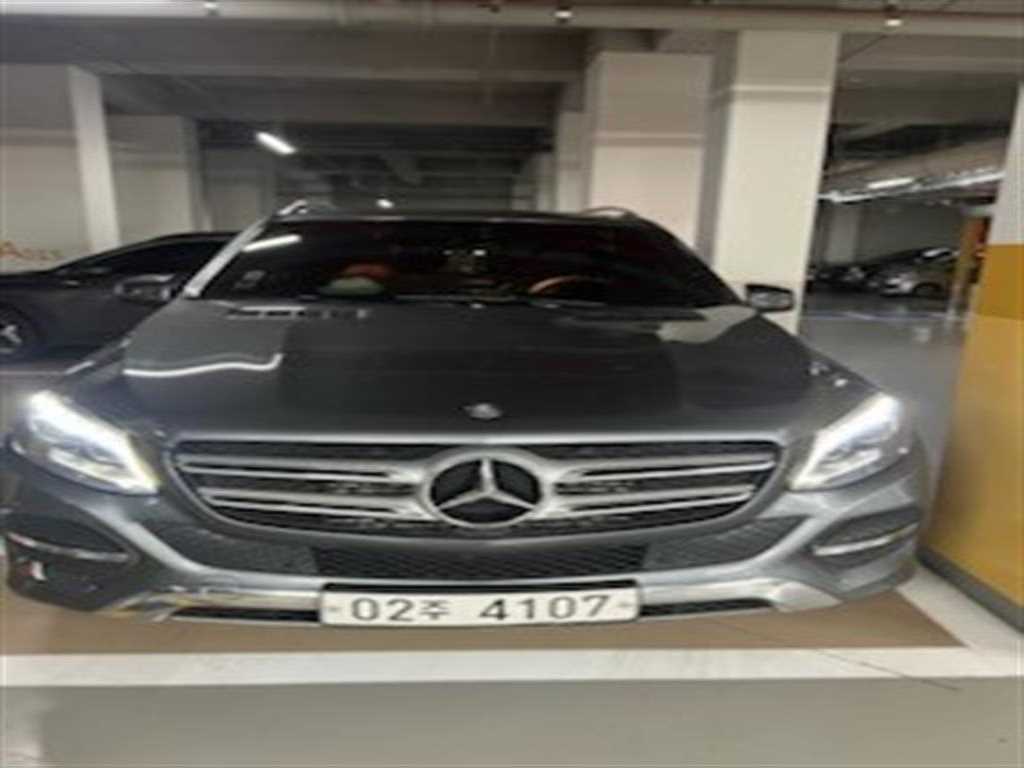 Mercedes Benz GLE Class - Vista 3