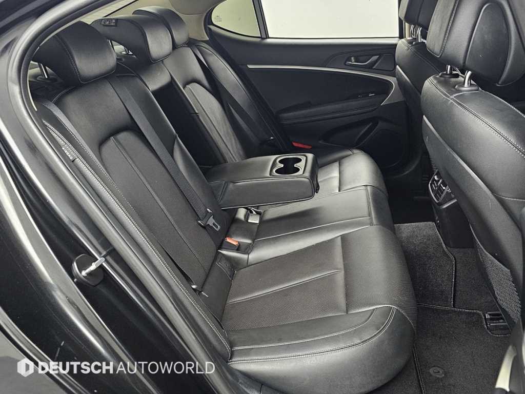 Genesis G70 - Vista 12