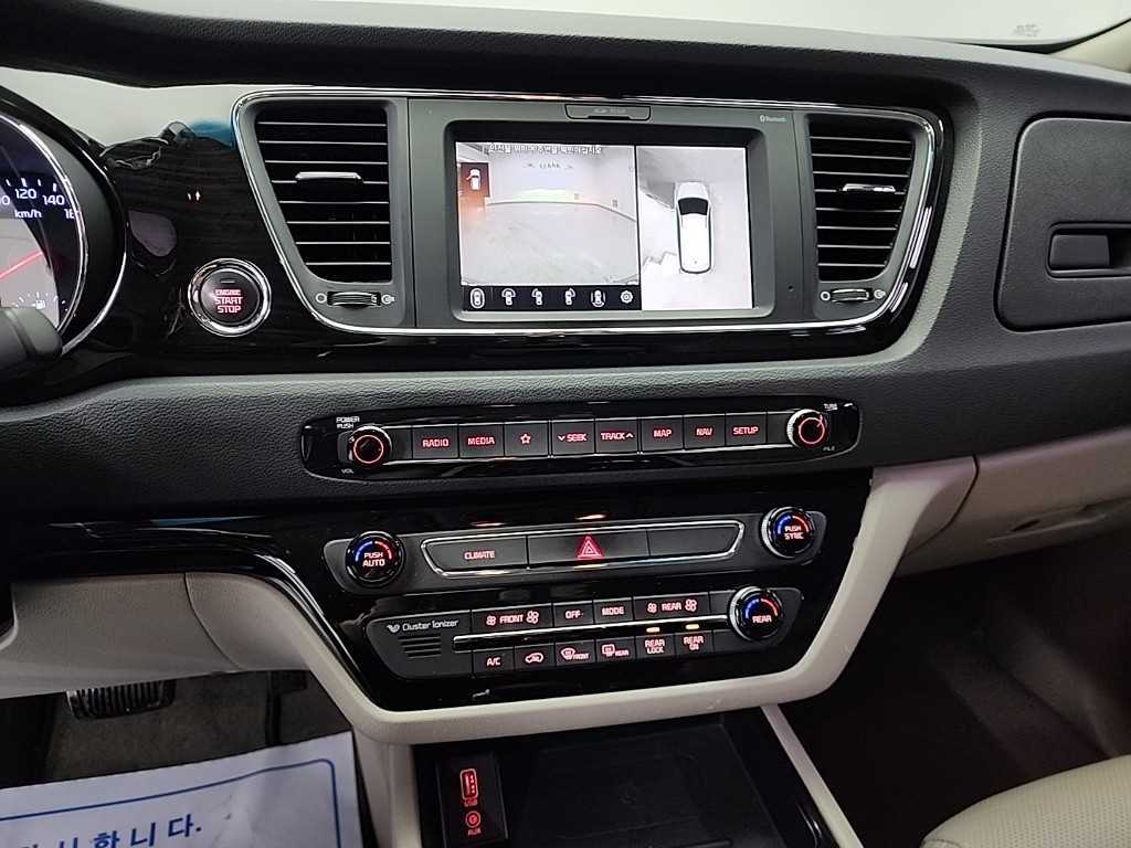 KIA Carnival - Vista 10