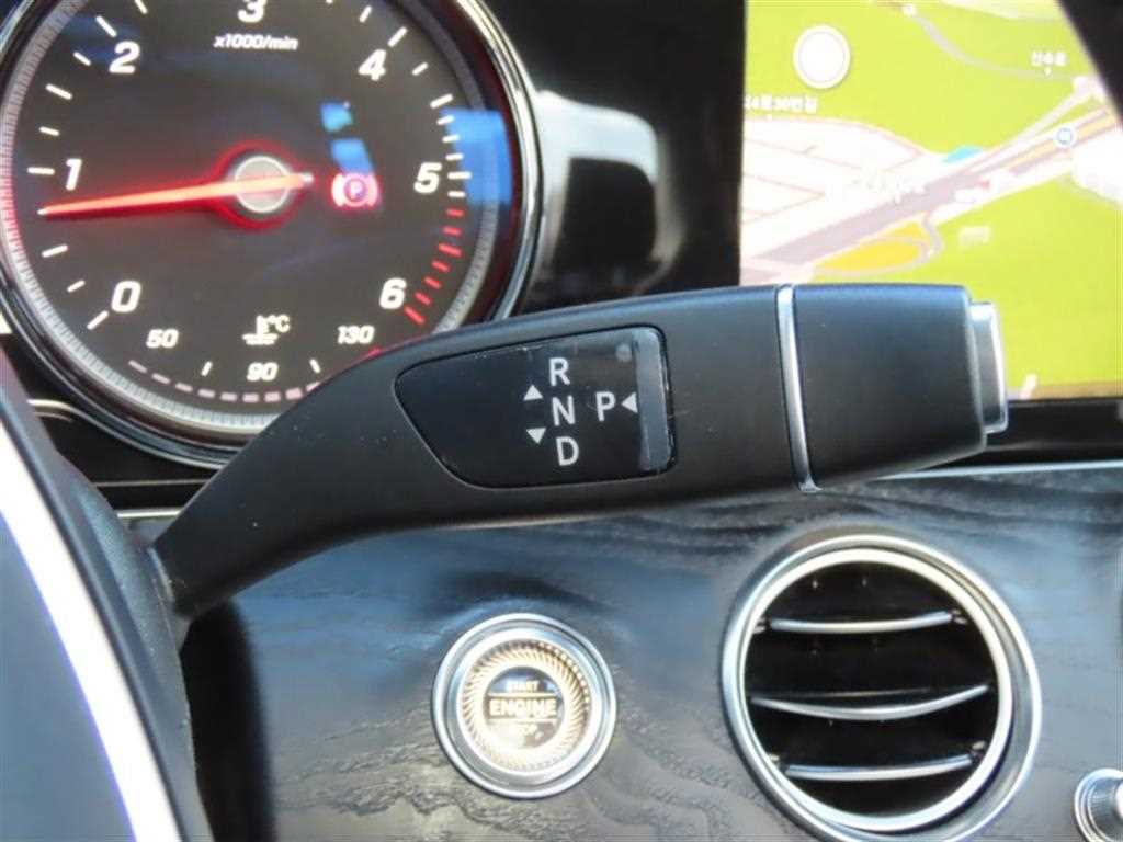 Mercedes Benz E class - Vista 6