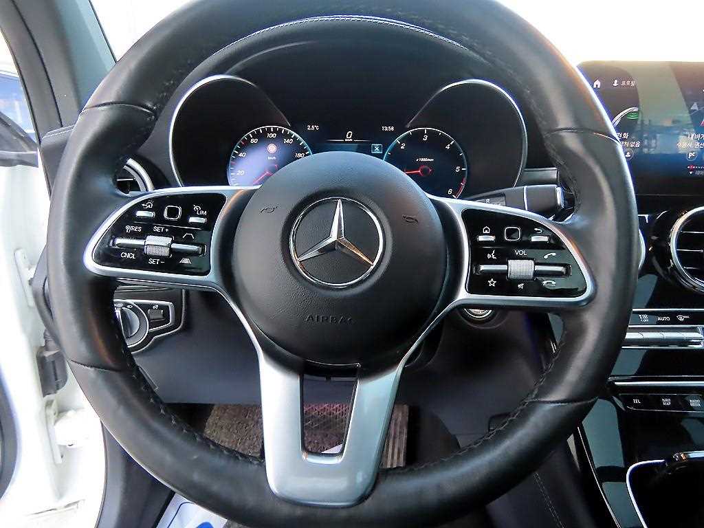 Mercedes Benz GLC Class - Vista 8