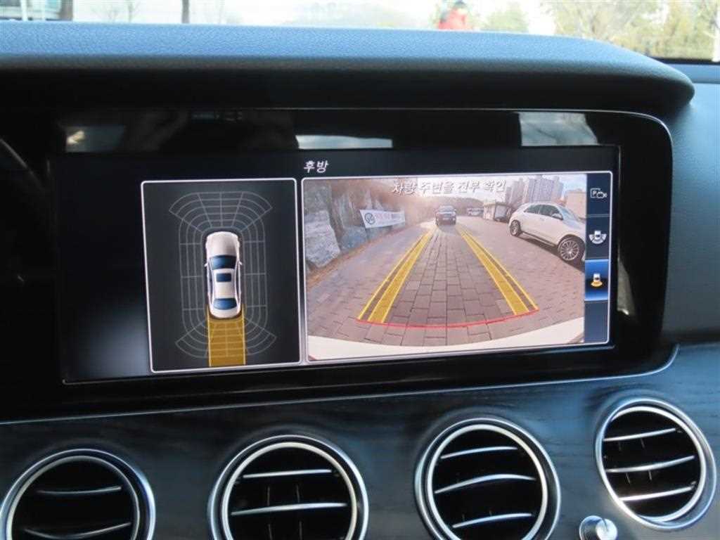 Mercedes Benz E class - Vista 10