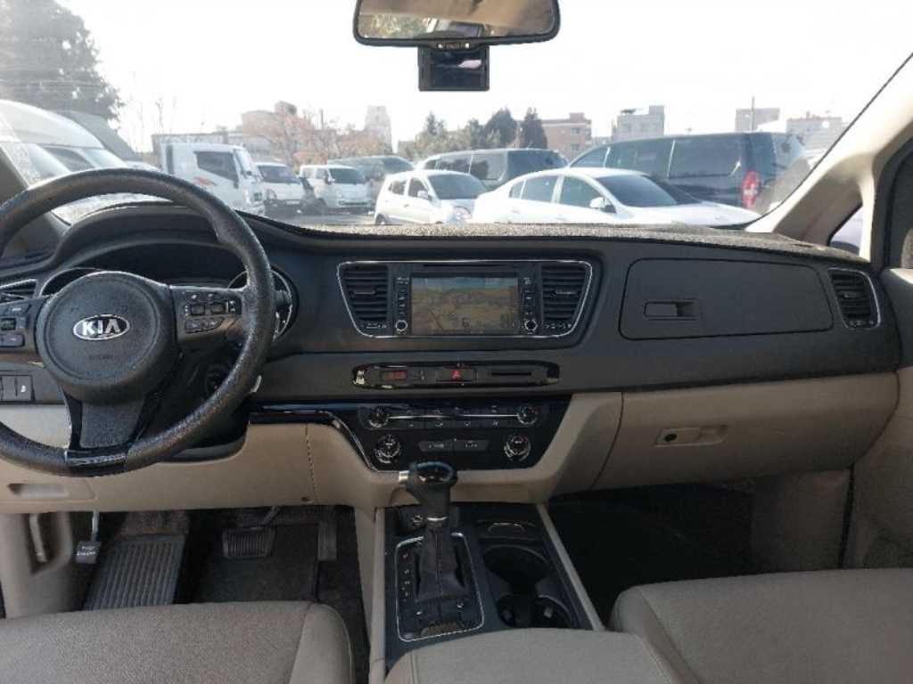KIA Carnival - Vista 8