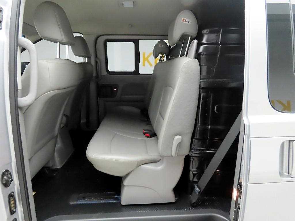 HYUNDAI Starex - Vista 12