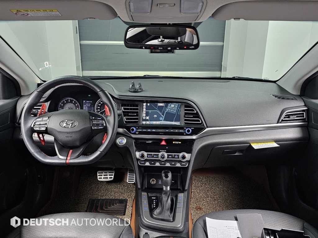 HYUNDAI Avante - Vista 7