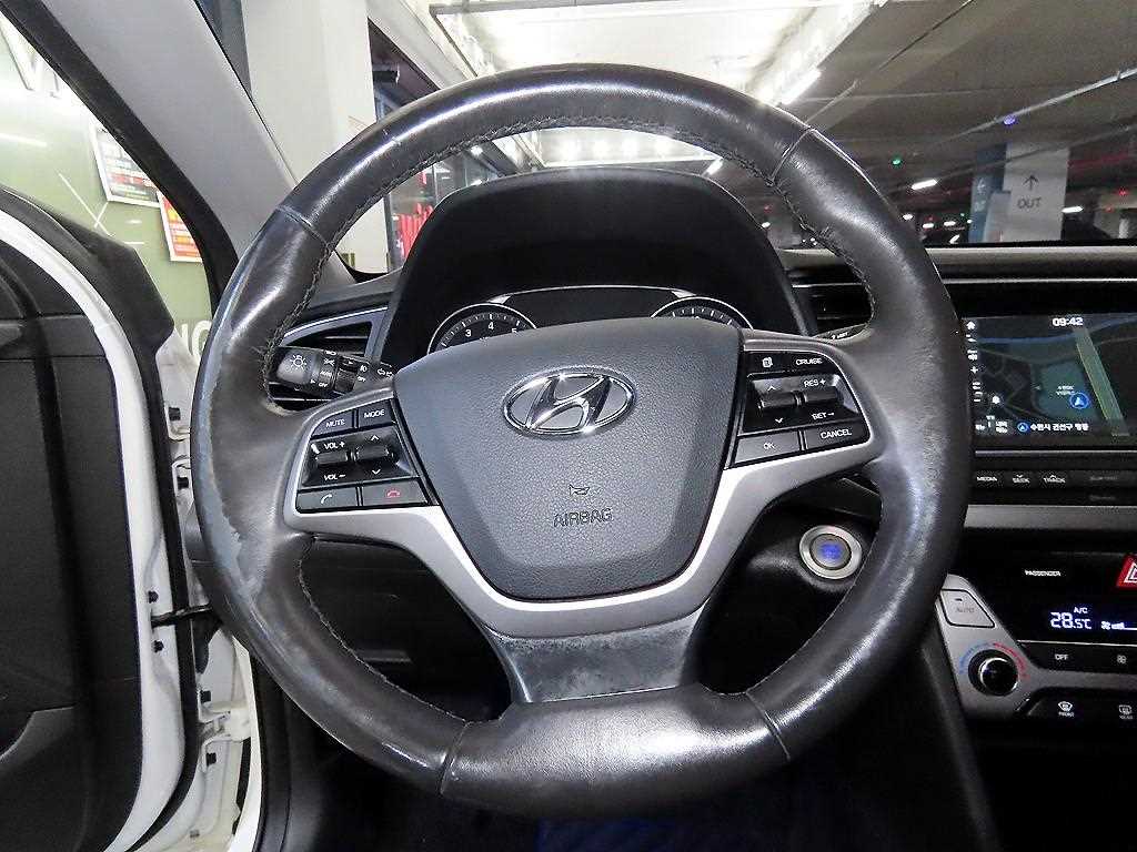 HYUNDAI Avante - Vista 8