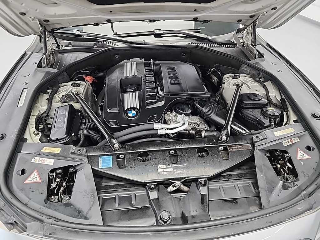 BMW 7 Series - Vista 5