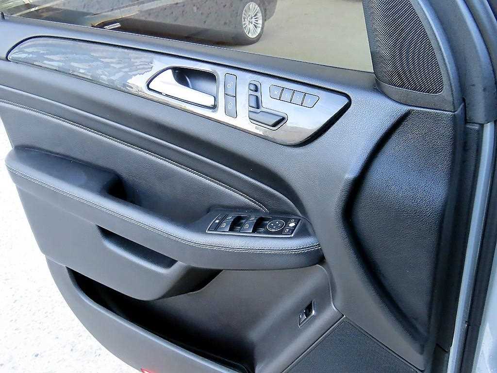 Mercedes Benz M Class - Vista 11