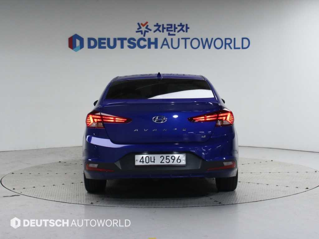 HYUNDAI Avante - Vista 4