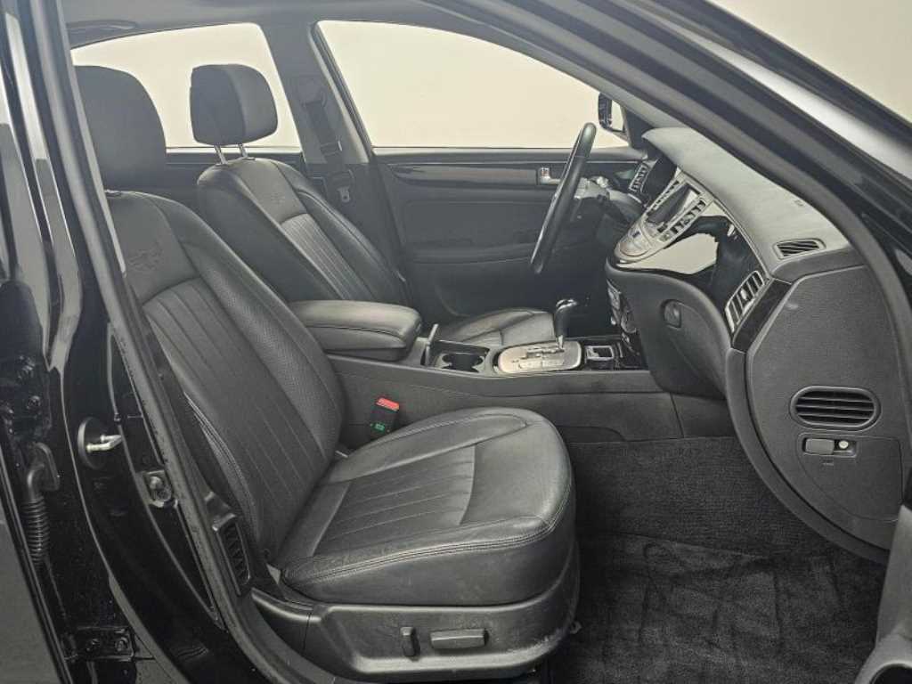 HYUNDAI Genesis - Vista 10