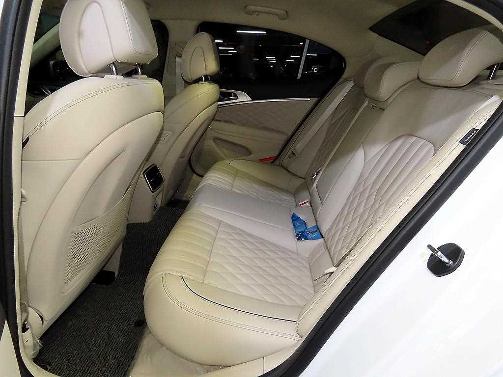 Genesis G70 - Vista 7