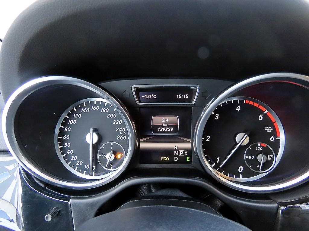 Mercedes Benz M Class - Vista 9