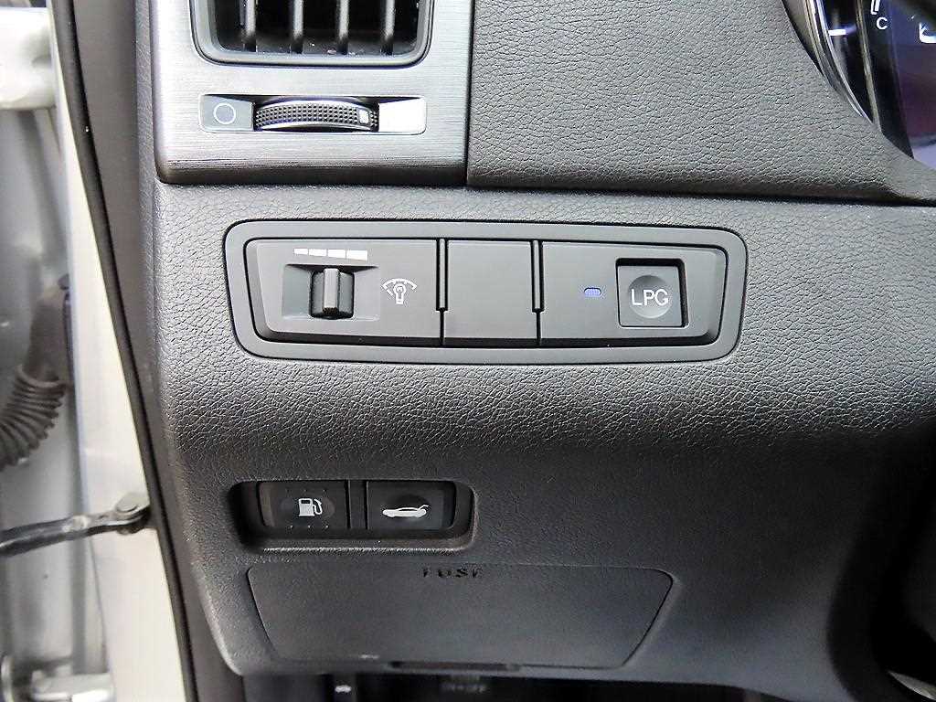 HYUNDAI Sonata - Vista 12