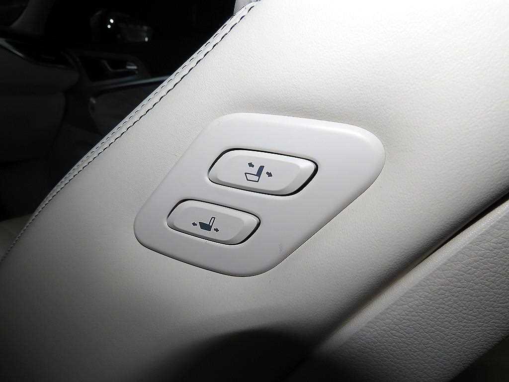 Genesis G70 2025 Blanco - Importación desde Corea - HF Imports Iquique - Foto 15