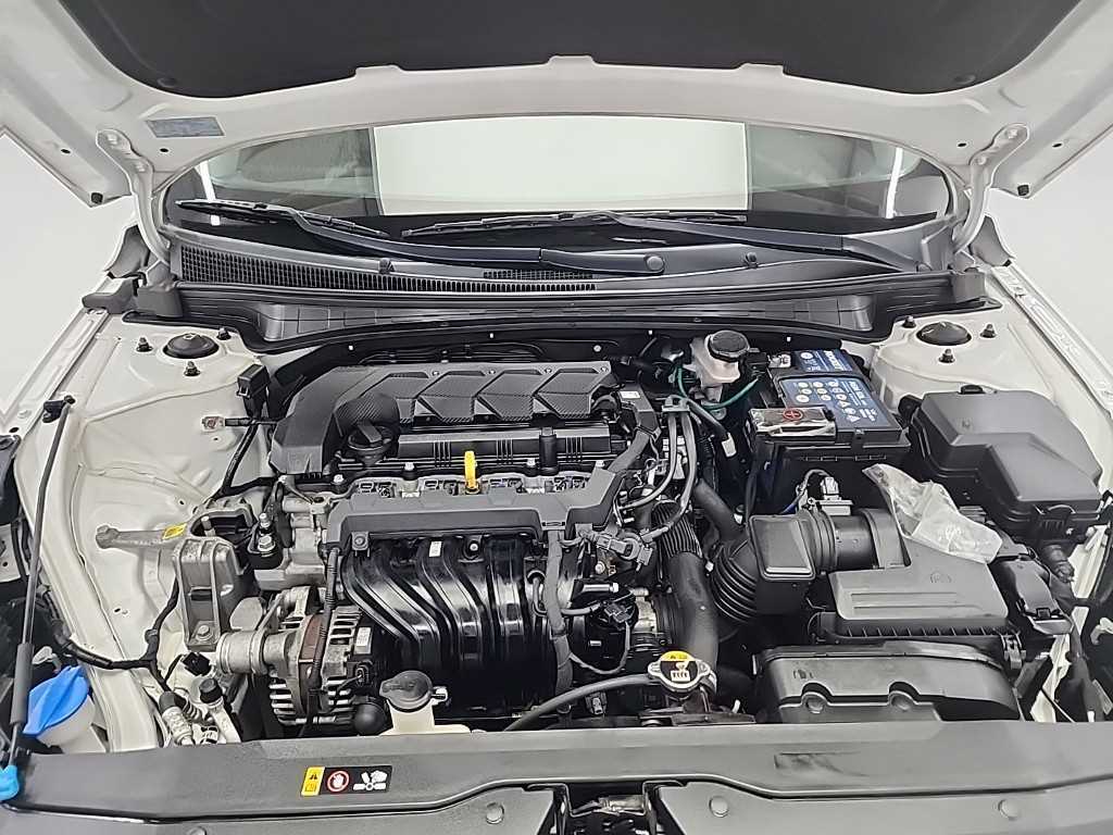 HYUNDAI Avante - Vista 5