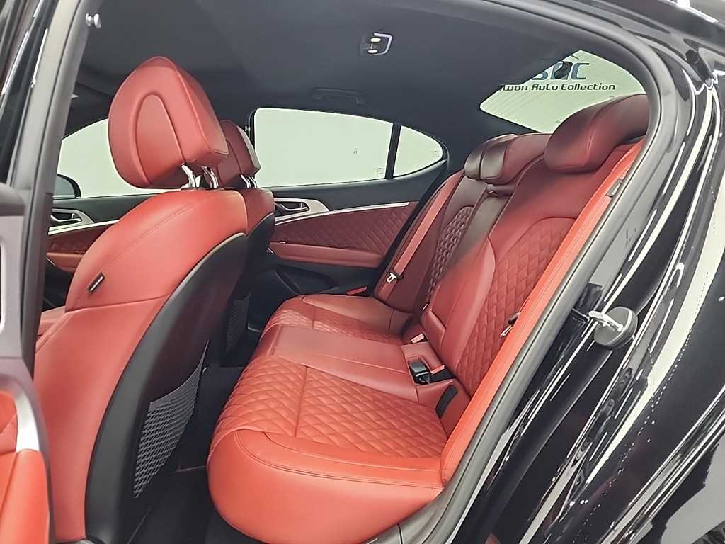 Genesis G70 - Vista 12