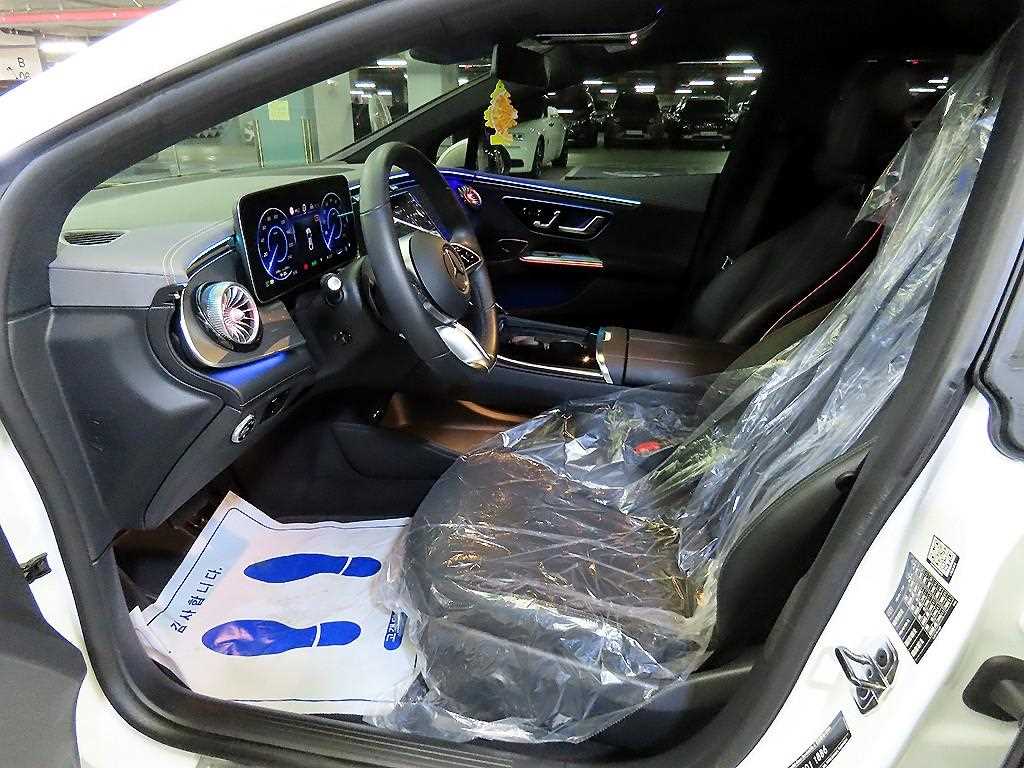 Mercedes Benz EQE - Vista 6