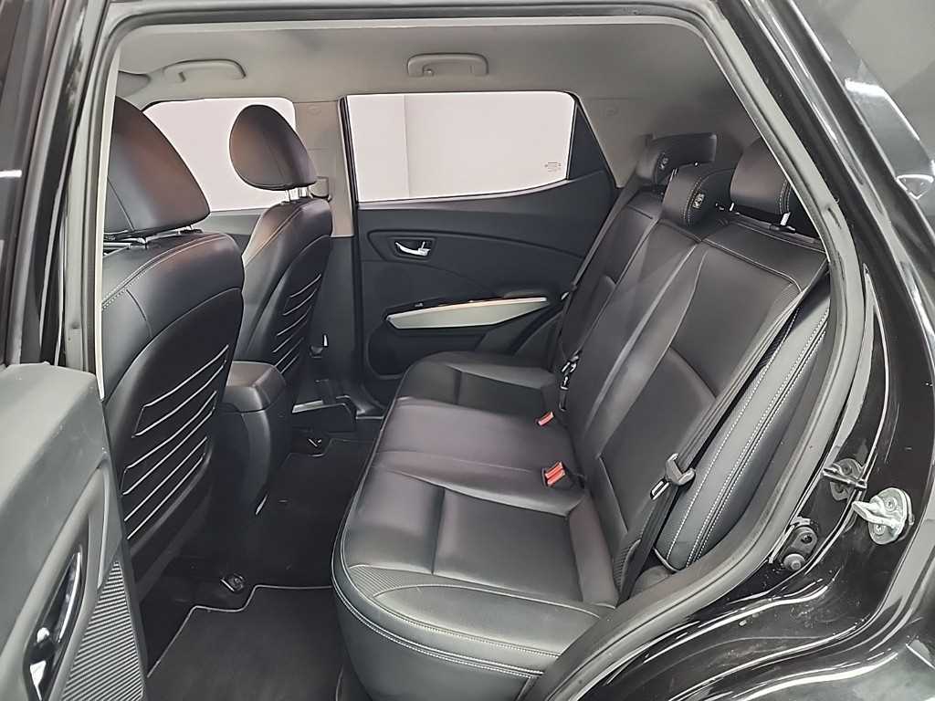 Ssangyong Tivoli - Vista 12