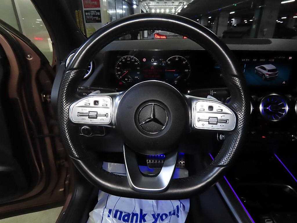 Mercedes Benz EQA - Vista 8