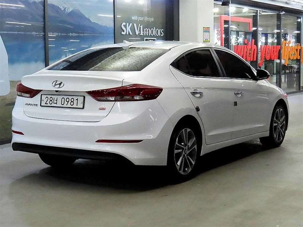 HYUNDAI Avante - Vista 4