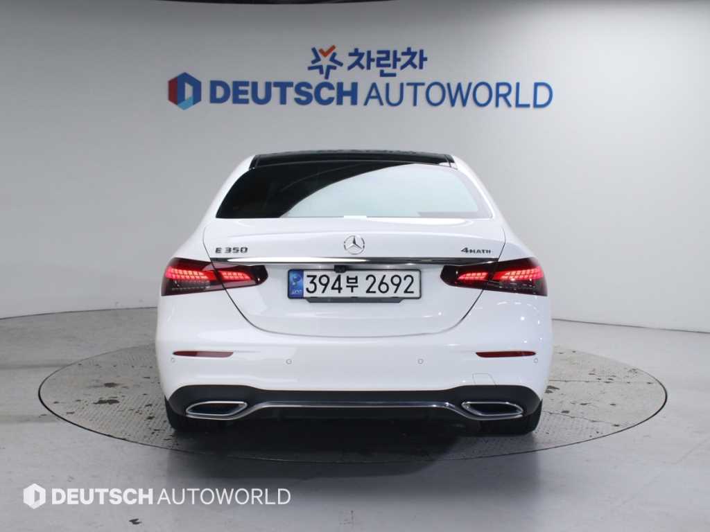 Mercedes Benz E class - Vista 4