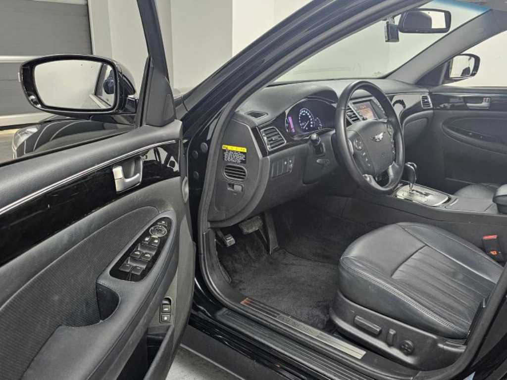 HYUNDAI Genesis - Vista 11