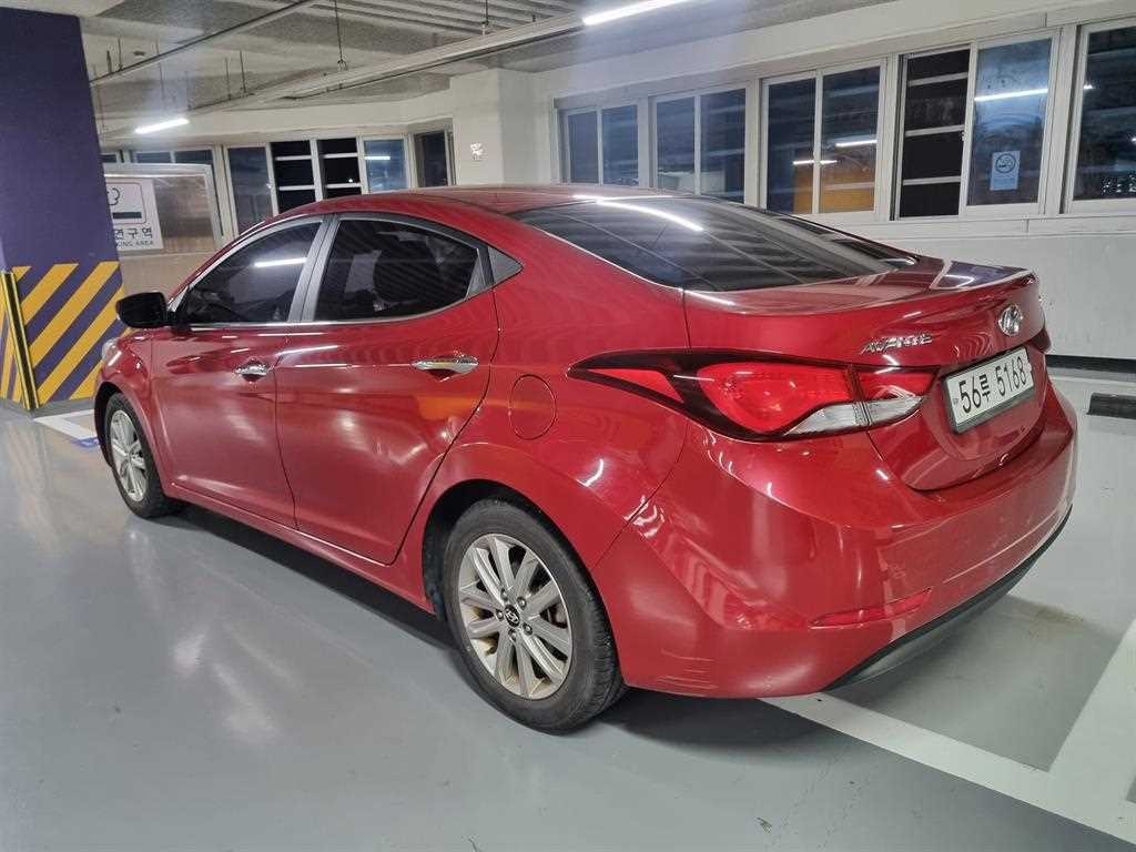 HYUNDAI Avante - Vista 5