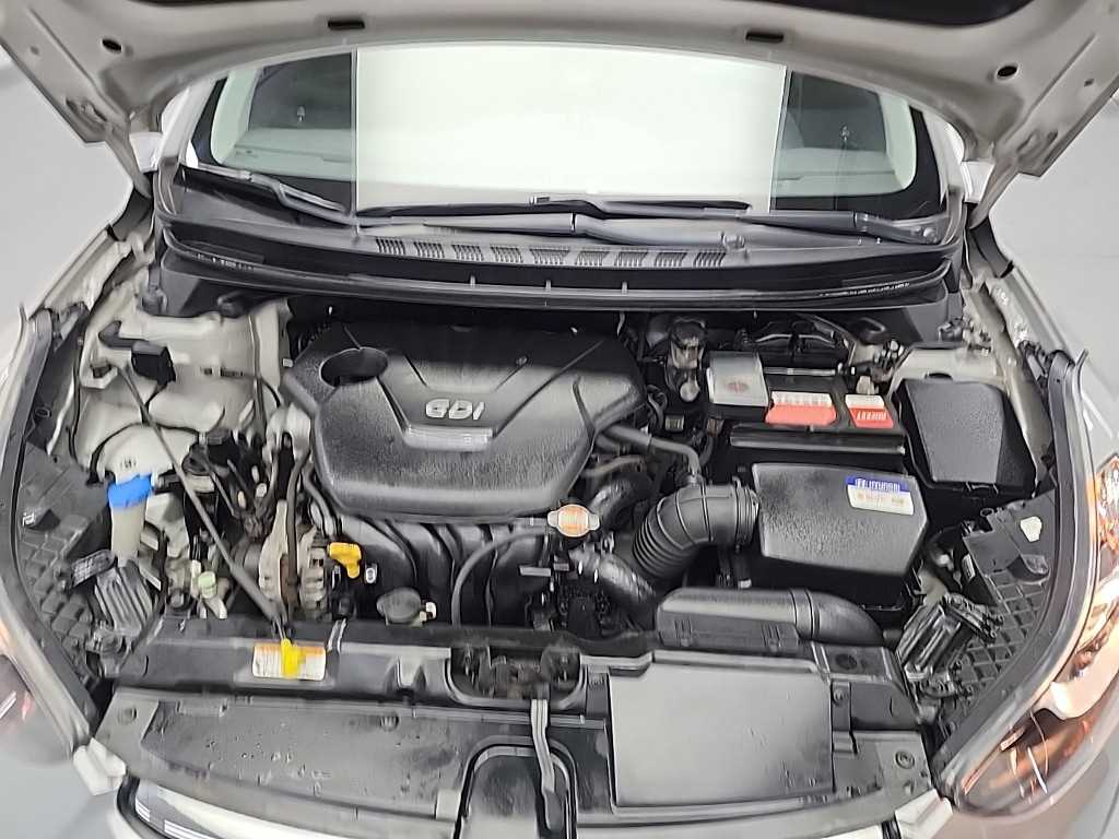 HYUNDAI Avante - Vista 5