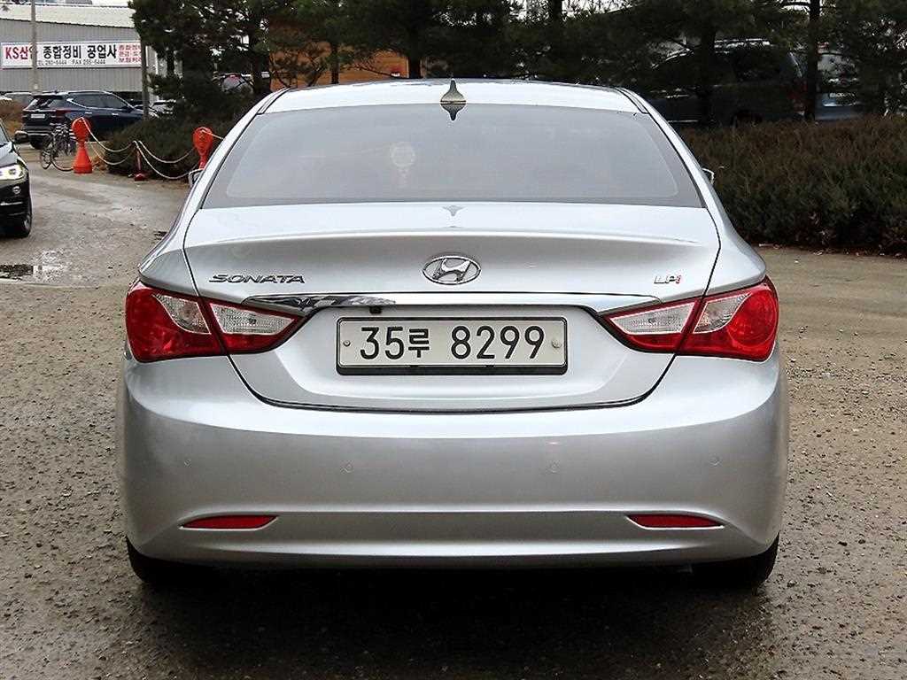 HYUNDAI Sonata - Vista 4