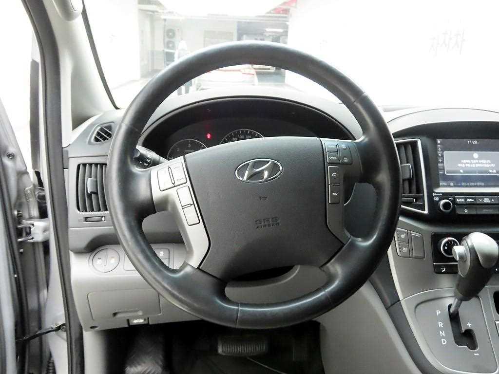 HYUNDAI Starex - Vista 7