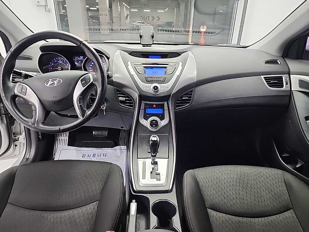 HYUNDAI Avante - Vista 7