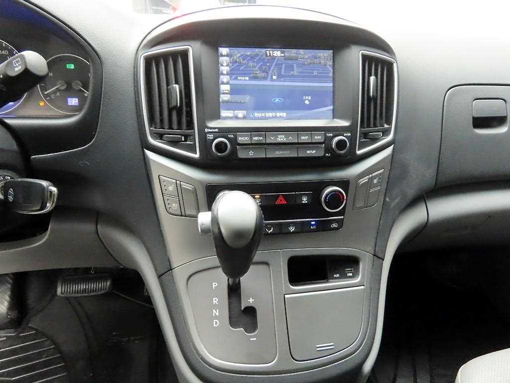 HYUNDAI Starex - Vista 9