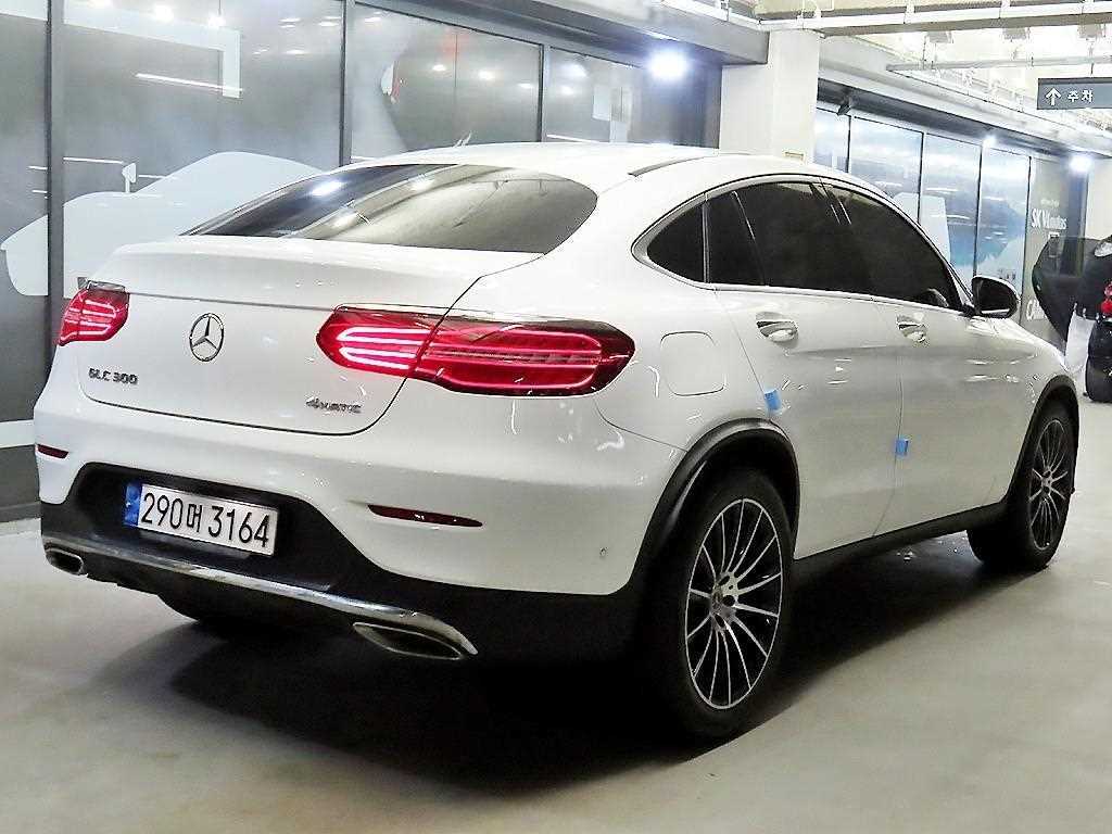 Mercedes Benz GLC Class - Vista 4