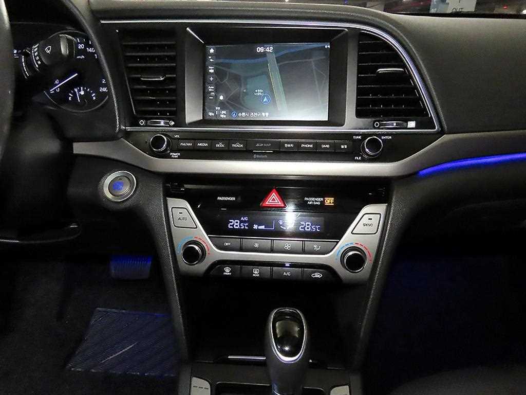 HYUNDAI Avante - Vista 11