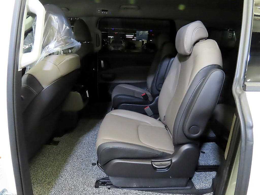 KIA Carnival - Vista 7