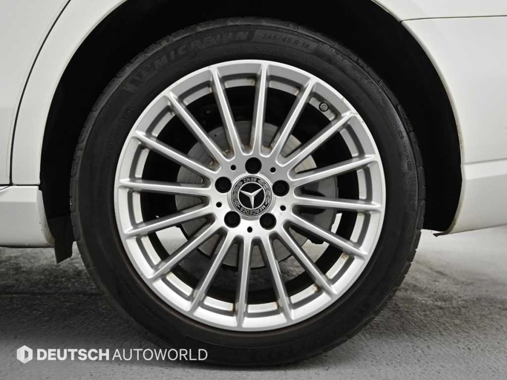 Mercedes Benz E class - Vista 5