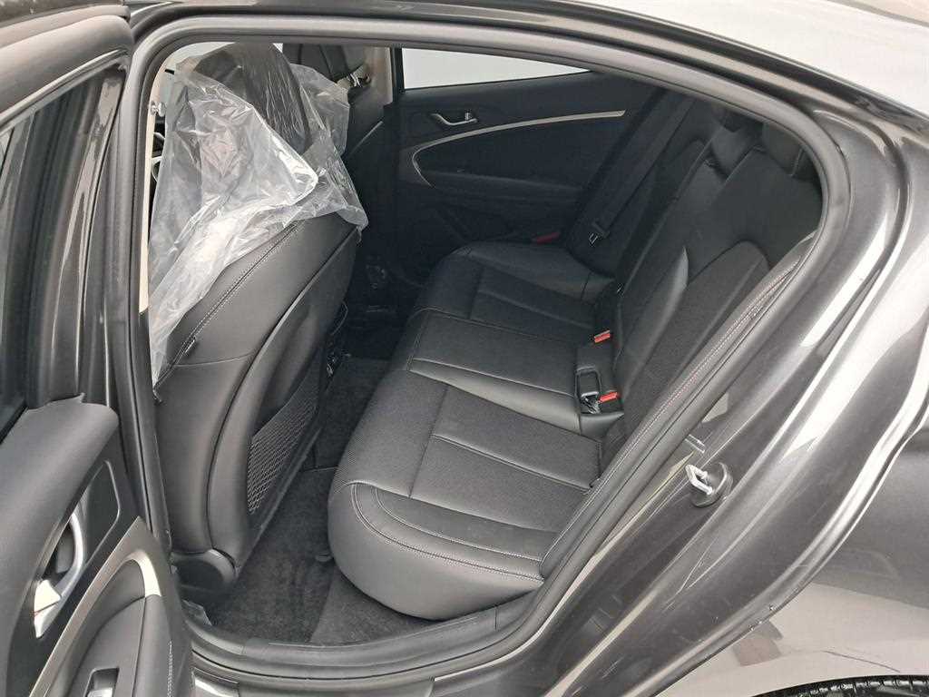 Genesis G70 - Vista 12