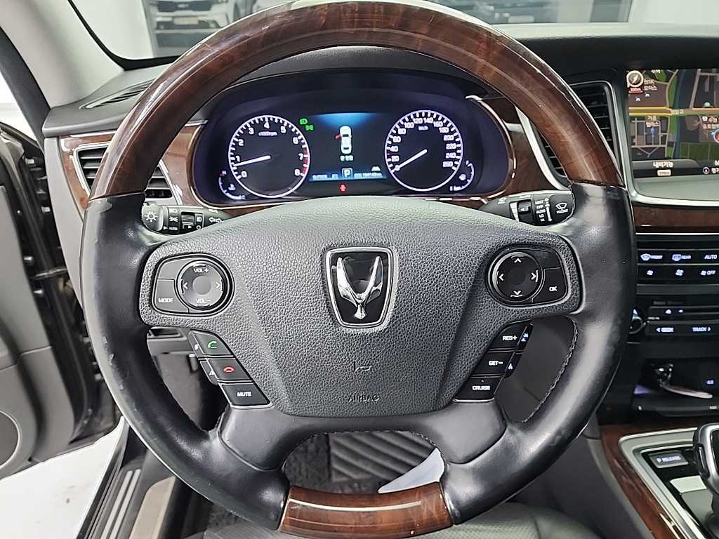 HYUNDAI Equus - Vista 9