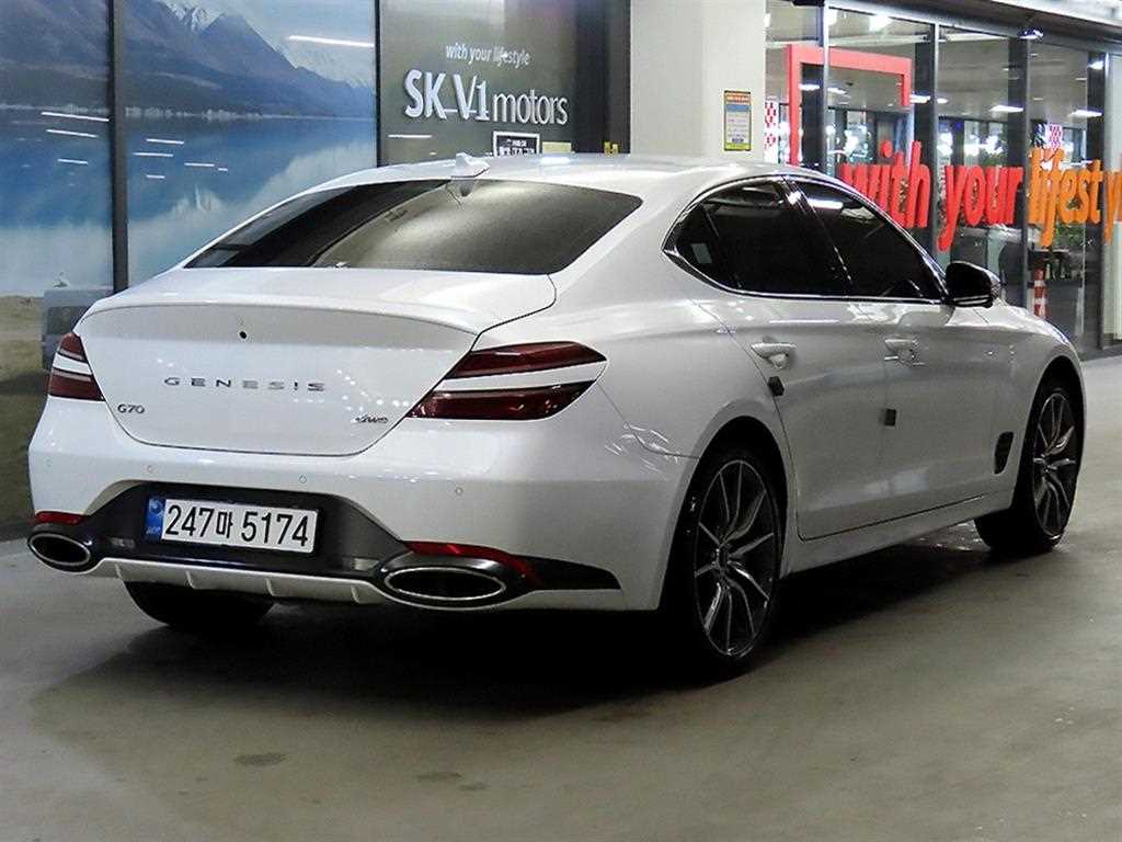 Genesis G70 - Vista 4