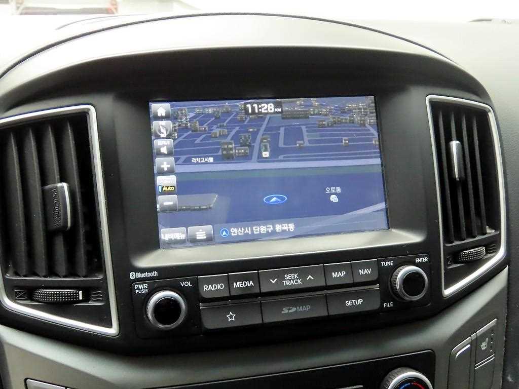 HYUNDAI Starex - Vista 8