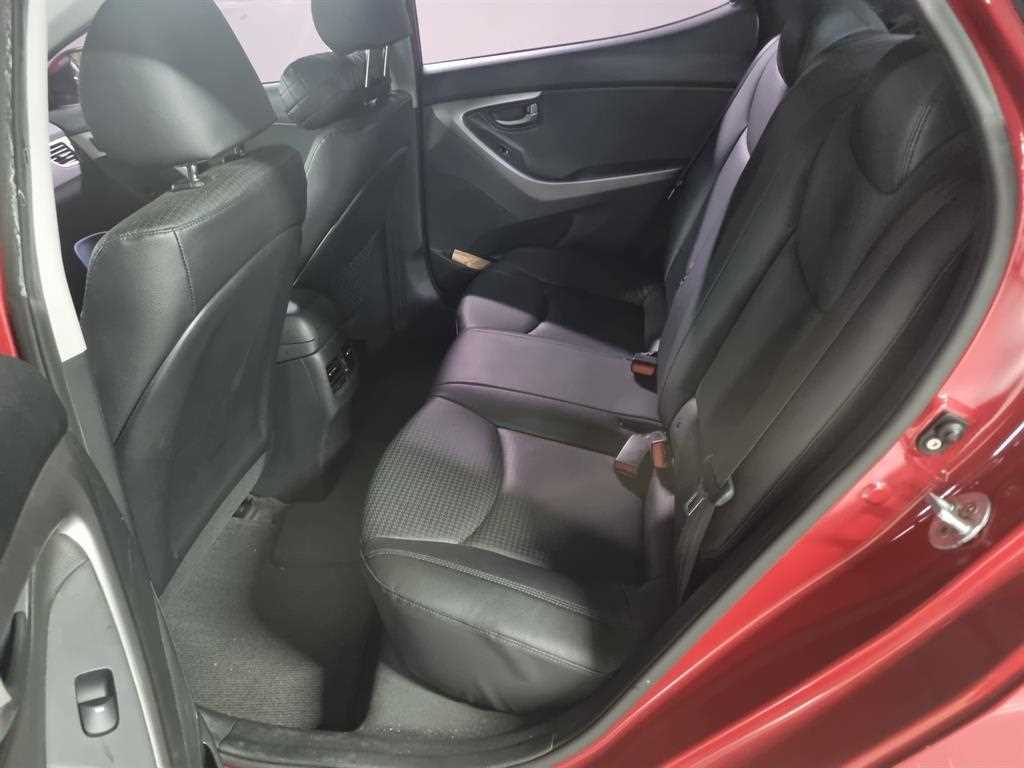 HYUNDAI Avante - Vista 8