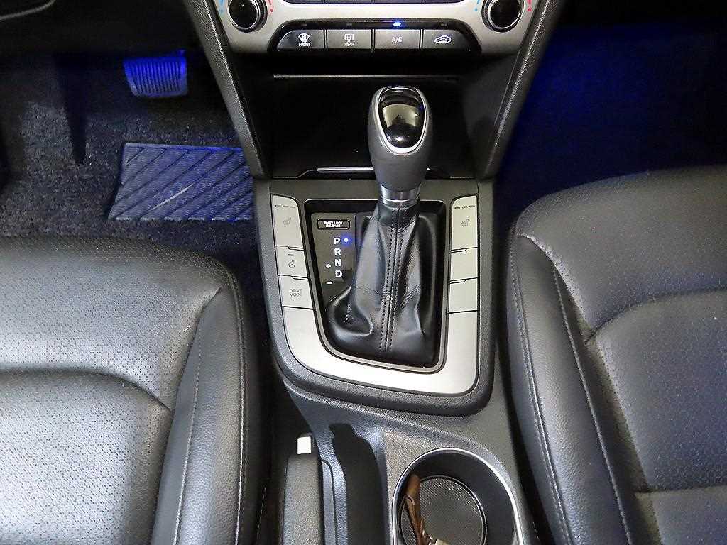 HYUNDAI Avante - Vista 12