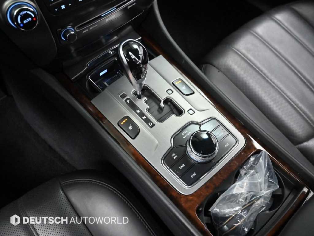 HYUNDAI Equus - Vista 9