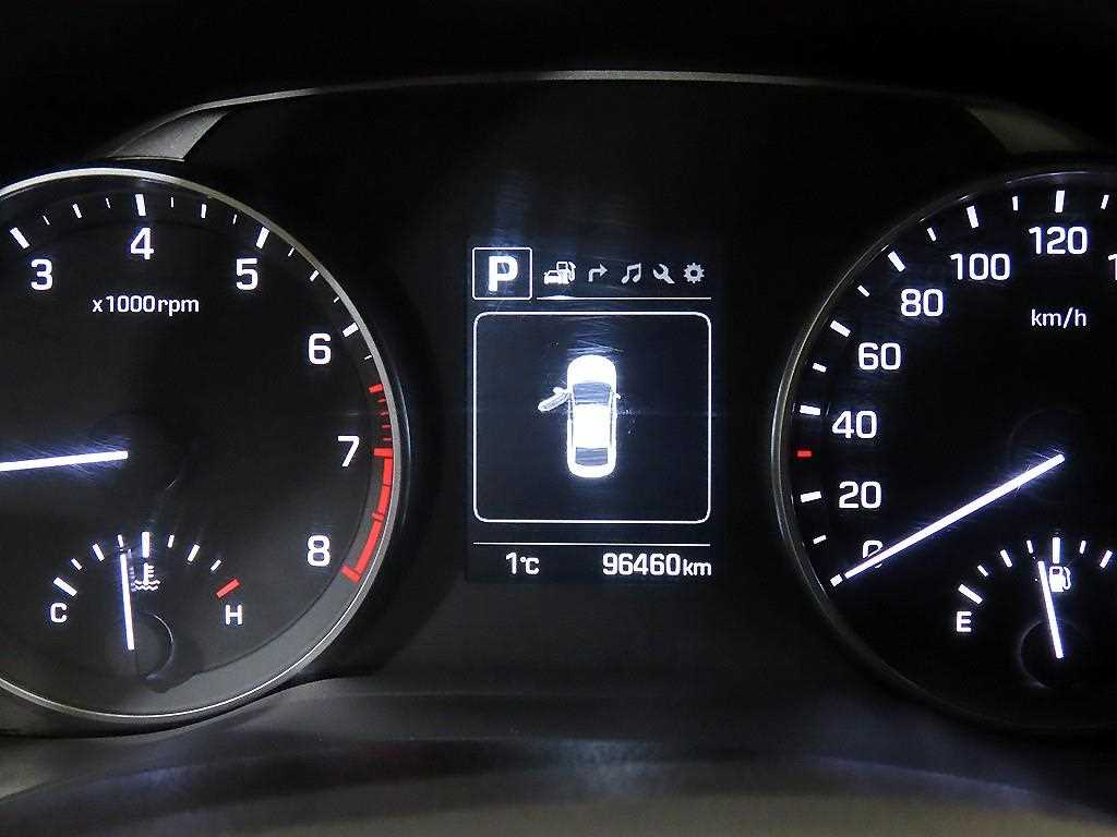 HYUNDAI Avante - Vista 9