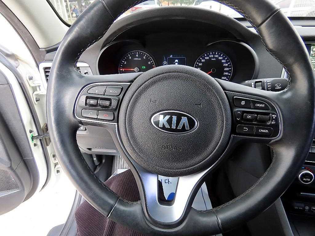 KIA K5 - Vista 8