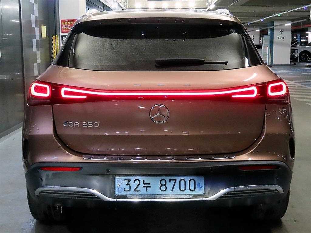 Mercedes Benz EQA - Vista 5