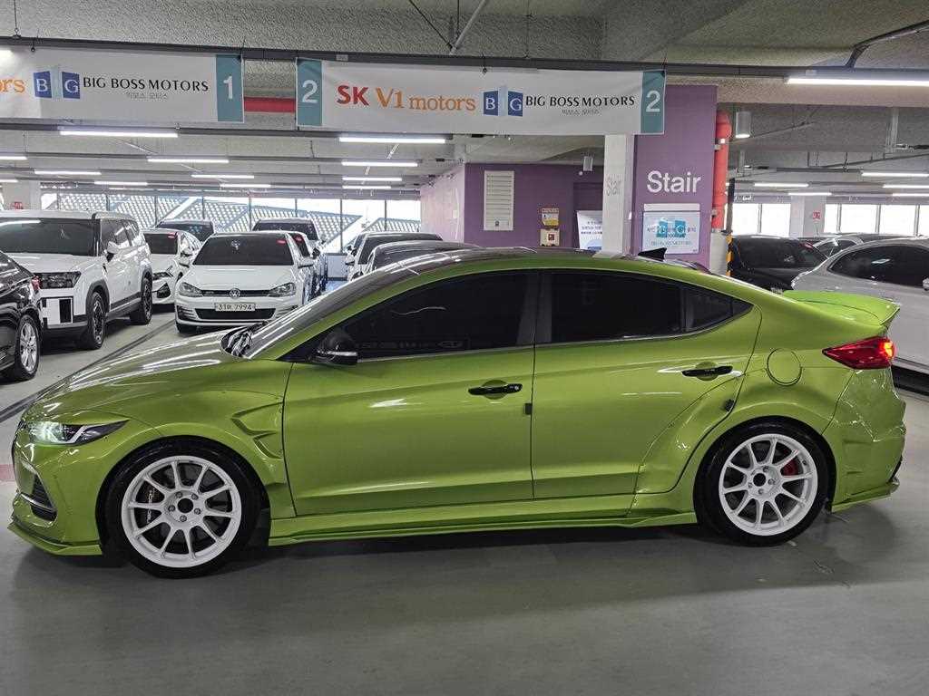 HYUNDAI Avante - Vista 3