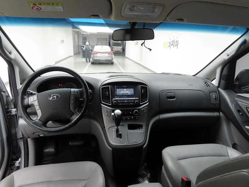 HYUNDAI Starex - Vista 6